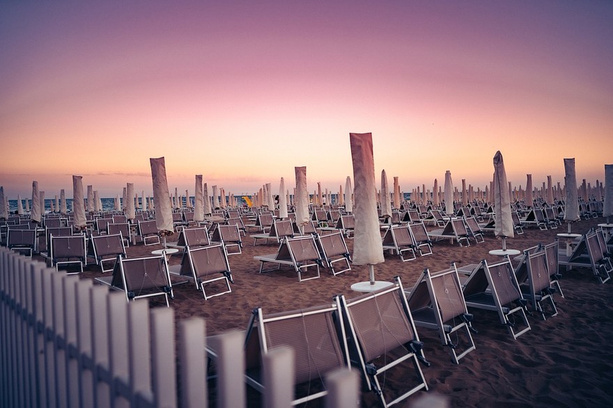 spiaggia al tramonto