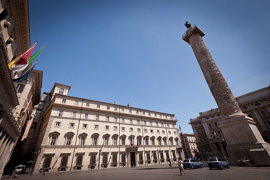 Palazzo_Chigi_-_Roma_(2010).jpg