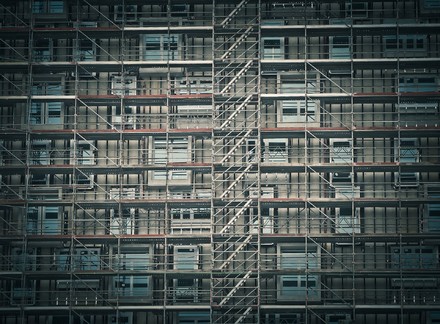 ‘In due anni +442% richieste di ponteggi, ma niente manodopera’