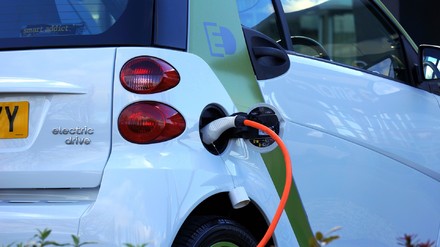 Nuovi incentivi per auto e moto elettriche e ibride 