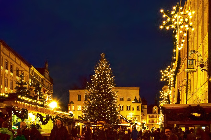 christmas-market-3854148_1920.jpg