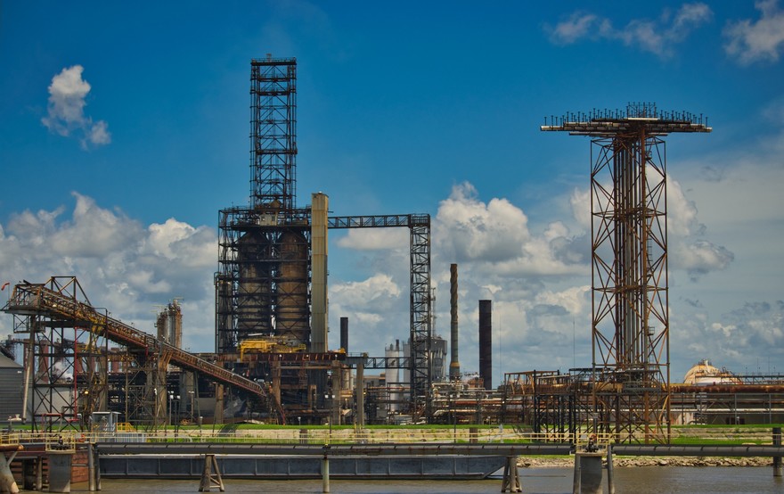 oil-refinery-3713276_1920.jpg