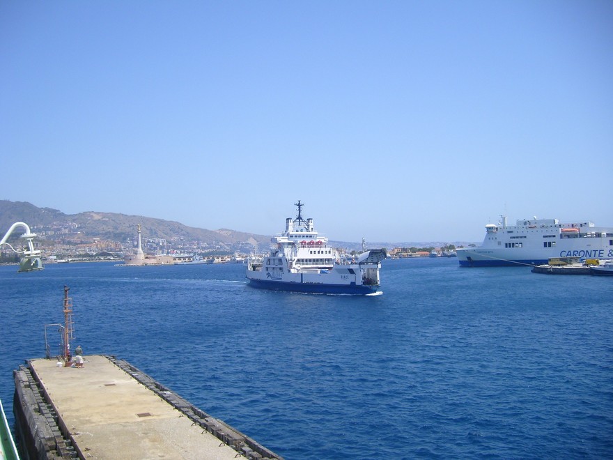ferry-450942_1920.jpg