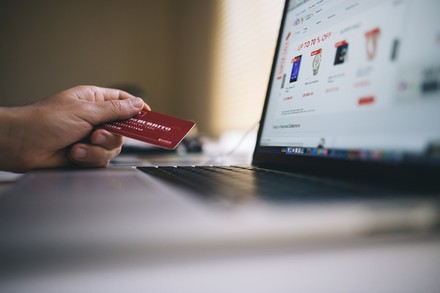 Cresce la voglia di e-commerce tra gli italiani