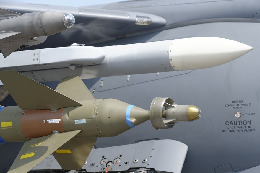 missile-gf6d02abe7_1280.jpg