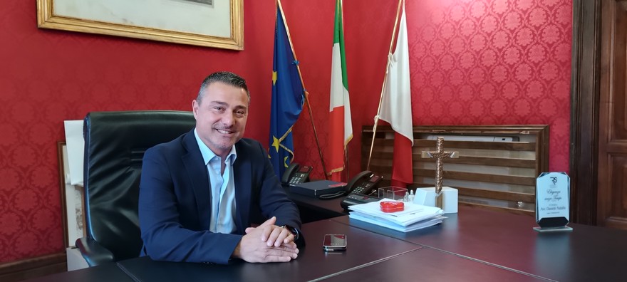 Il Sindaco di Anagni Daniele Natalia presenta il concerto degli Heroes and Monsters (1).jpg