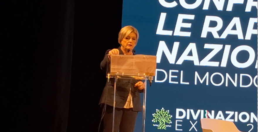 Marina calderone-divinazione-expo-siracusa-760x390 (1).png