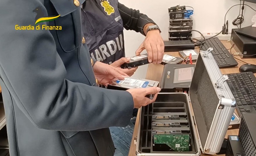 Finanza sequestro dati mega evasione.JPG