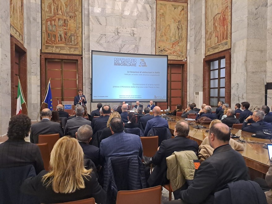 Un Momento dei lavori Commissione prezzi immobili affitto e vendita.jpeg