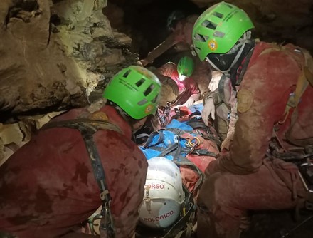 Salvata la speleologa bloccata per giorni in una grotta