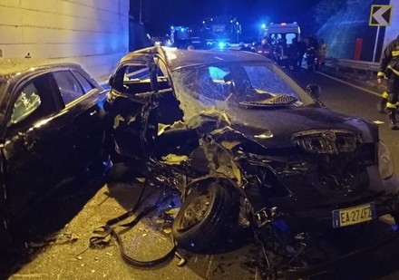 Catanzaro, un un incidente morto un 15enne e 6 feriti