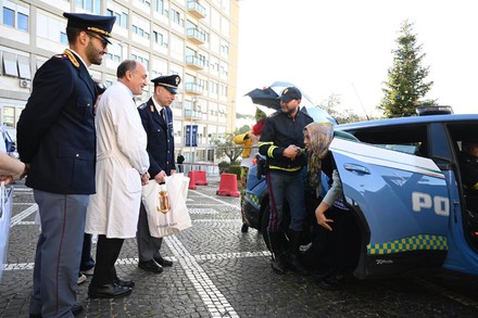 Altro che scopa, la Befana della Polizia viaggia in Lamborghini