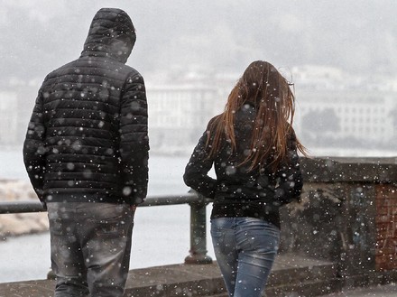Maltempo, allerta meteo con neve e scuole chiuse in tre regioni