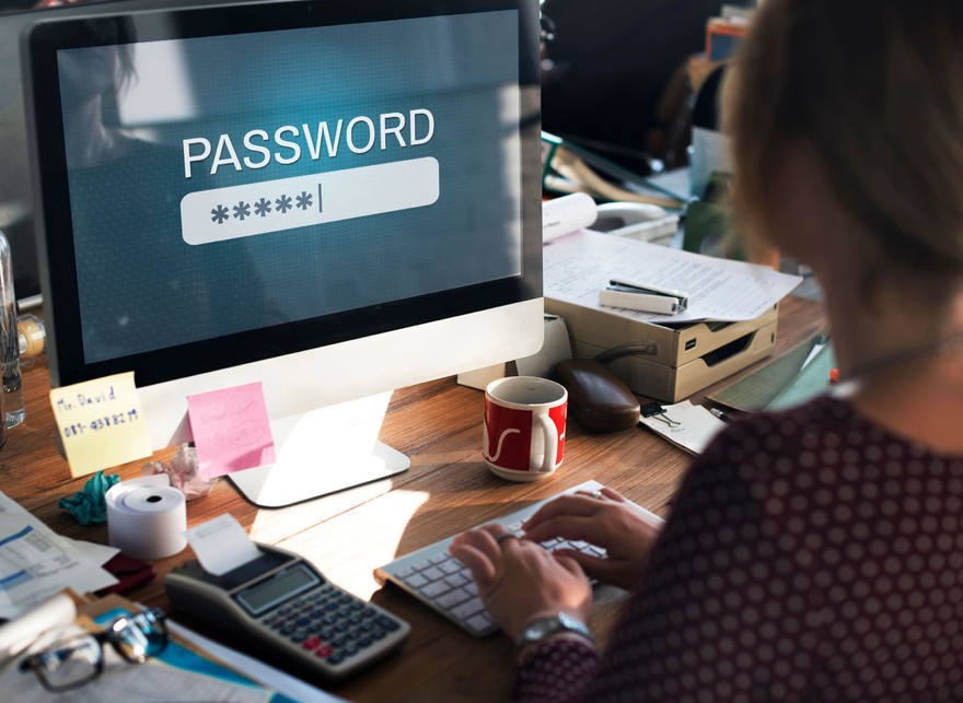computer password sicurezza informatica.jpeg