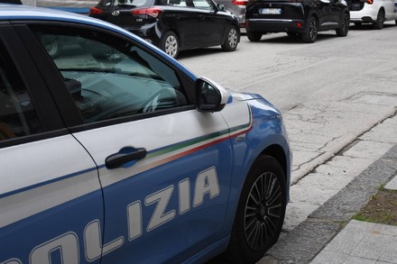 Bologna, 12enne aggredita alle spalle e trascinata in ascensore