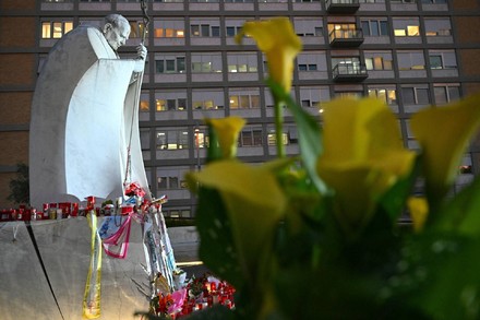 Quarto Angelus senza il Papa che resta in Ospedale