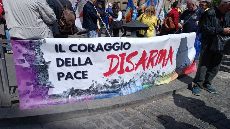 Manifestazione contro riarmo.jpg