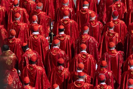 Conclave tra intrighi, veleni e dicerie: cosa succede il 7 maggio