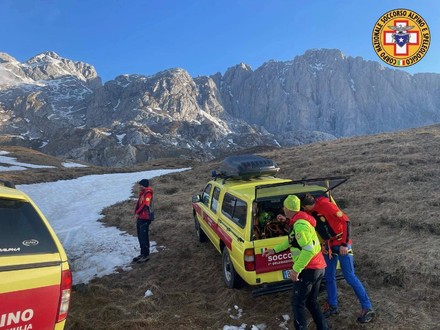 Recuperati tre alpinisti rimasti bloccati in provincia di Udine