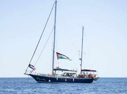 Nave con a bordo Greta Thunberg dirottata verso le coste israelia