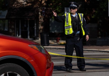 Chicago, spari da un auto in corsa: 4 morti e 14 feriti