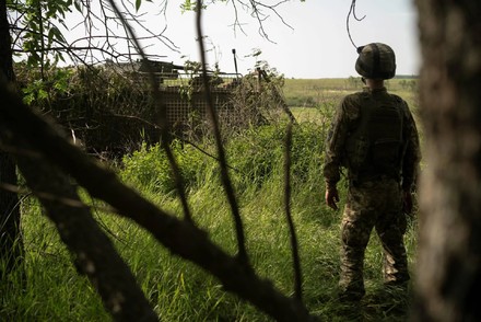 Ucraina, soldati usano reti da pesca per difesa dai droni russi