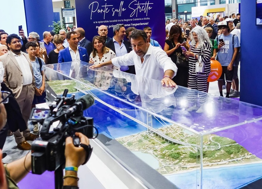 Salvini presentazione progeto Ponte sullo Stretto.jpg