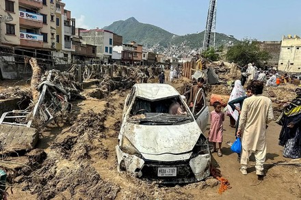 Piogge monsoniche in Pakistan, almeno 320 morti in 48 ore